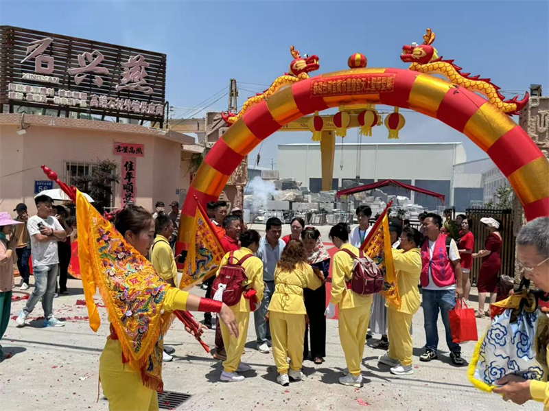 Mazu's bezoek aan Xingyan: Lof voor het op maat gemaakte paleis